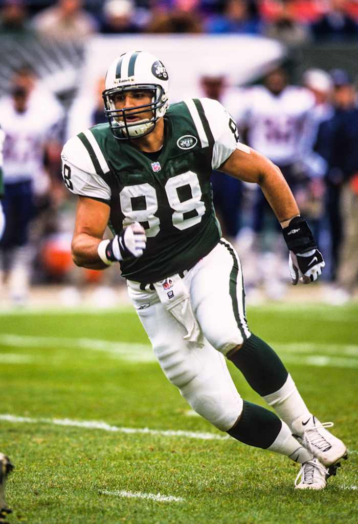 Tight end Anthony Becht plays in a 2001 game against New England